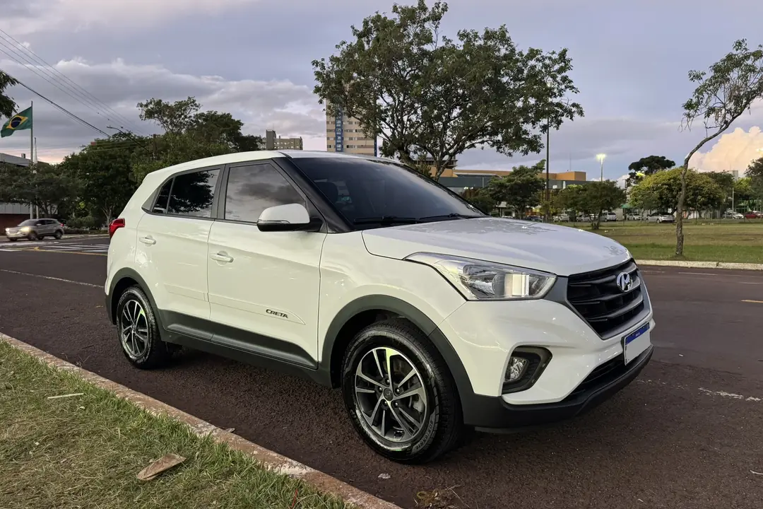Frente do Creta 2020 em luz natural